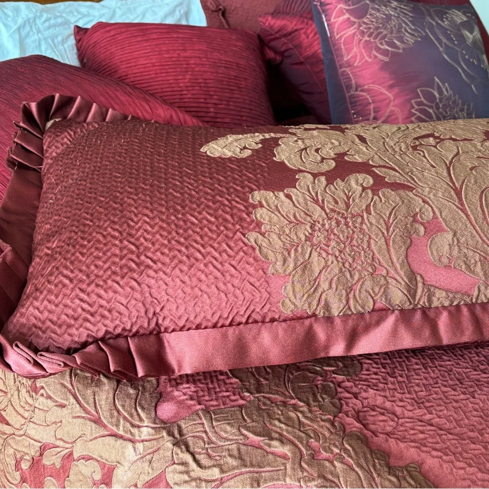 Elegant Burgundy and Gold Bedding Set